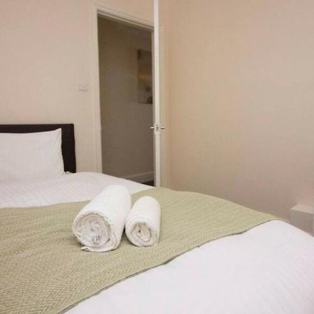 Stayzo Penthouse Accommodation 2- Premier Lodge 南安普敦 外观 照片
