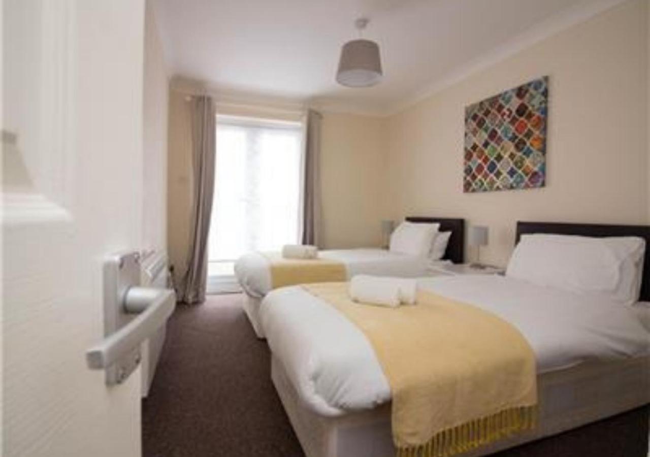 Stayzo Penthouse Accommodation 2- Premier Lodge 南安普敦 外观 照片