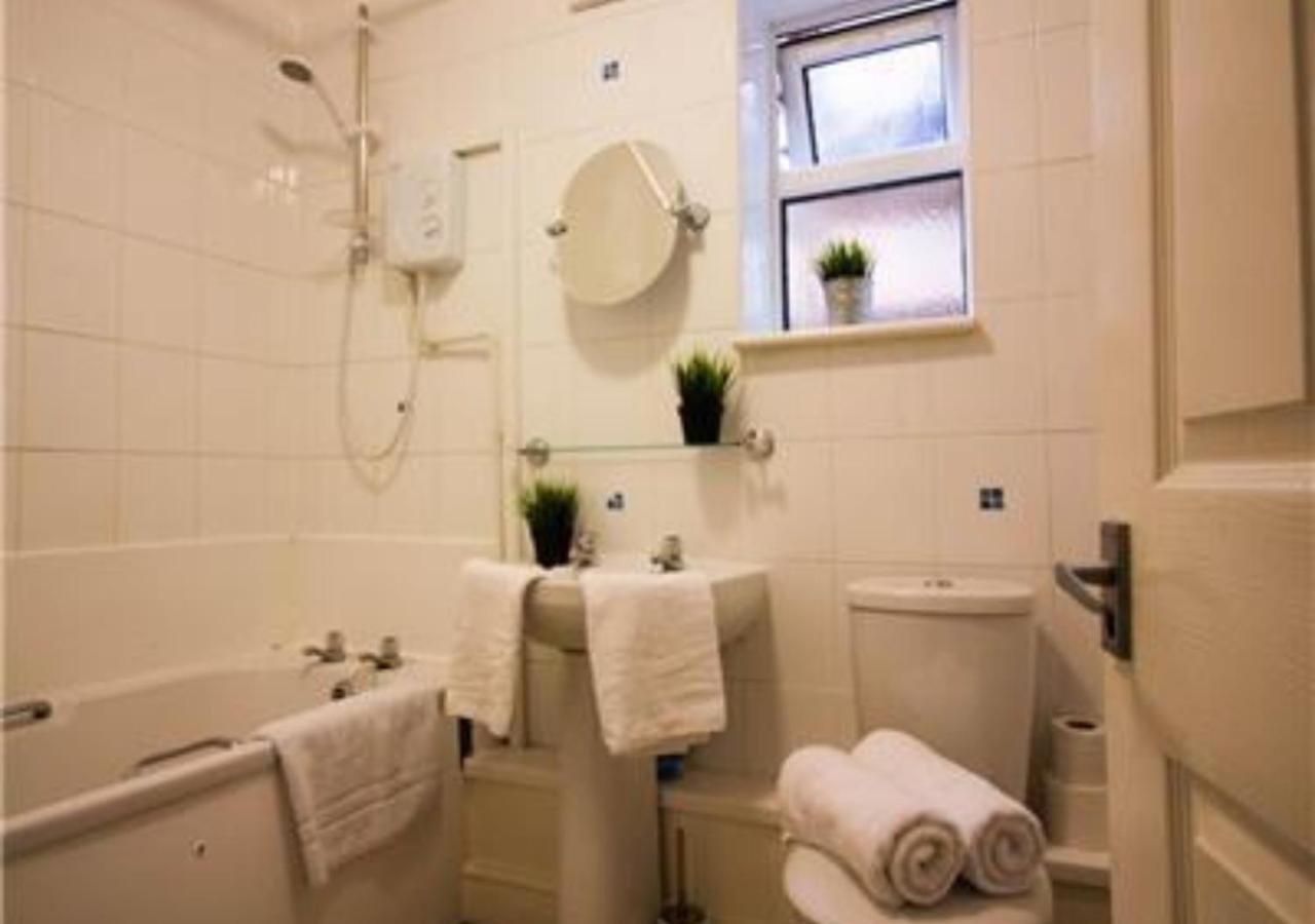 Stayzo Penthouse Accommodation 2- Premier Lodge 南安普敦 外观 照片