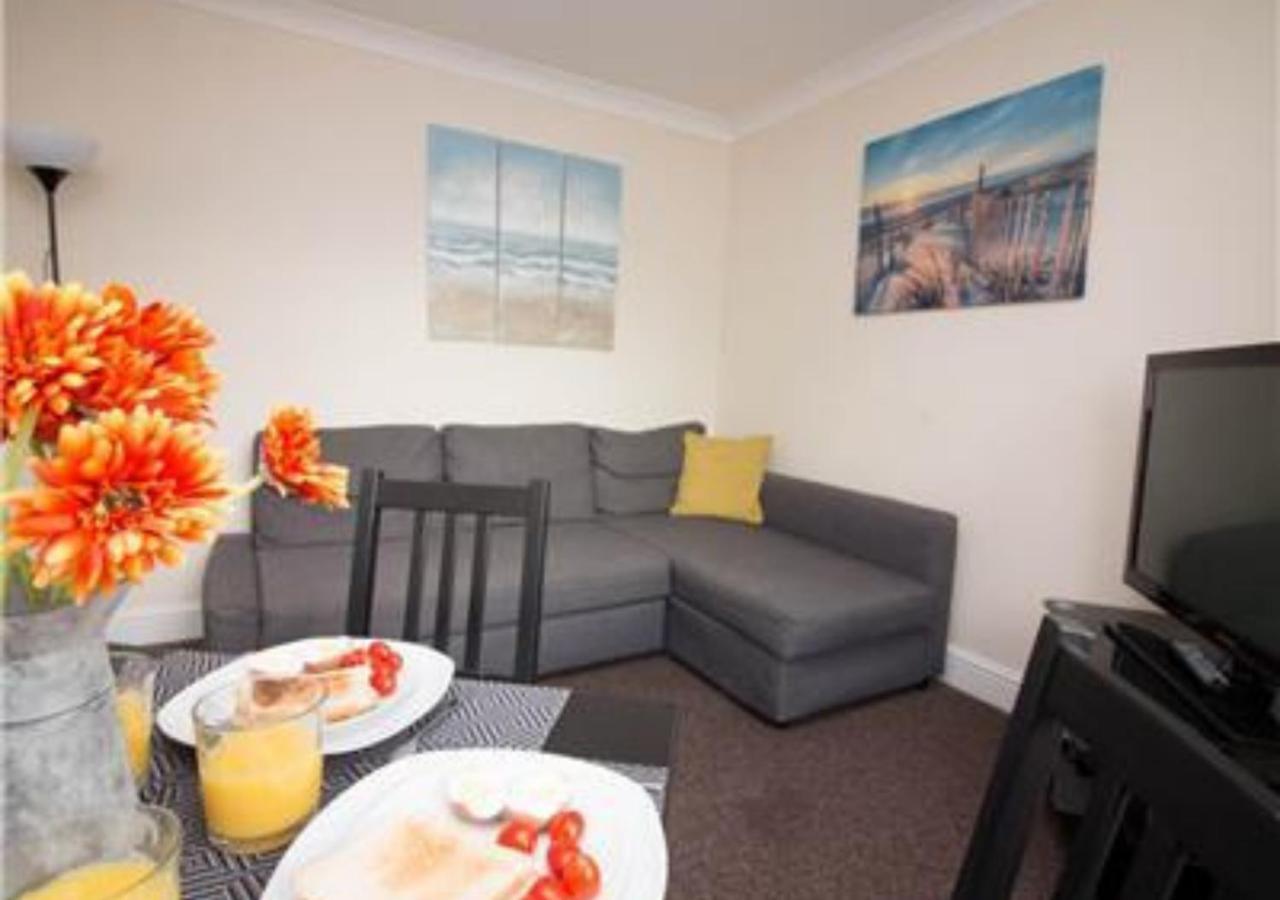 Stayzo Penthouse Accommodation 2- Premier Lodge 南安普敦 外观 照片