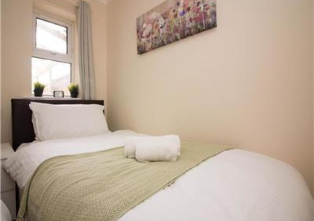 Stayzo Penthouse Accommodation 2- Premier Lodge 南安普敦 外观 照片