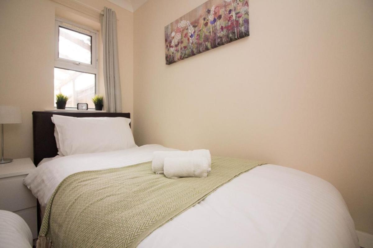 Stayzo Penthouse Accommodation 2- Premier Lodge 南安普敦 外观 照片