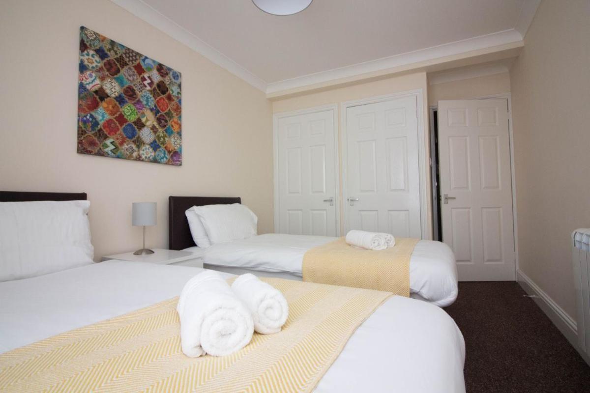 Stayzo Penthouse Accommodation 2- Premier Lodge 南安普敦 外观 照片