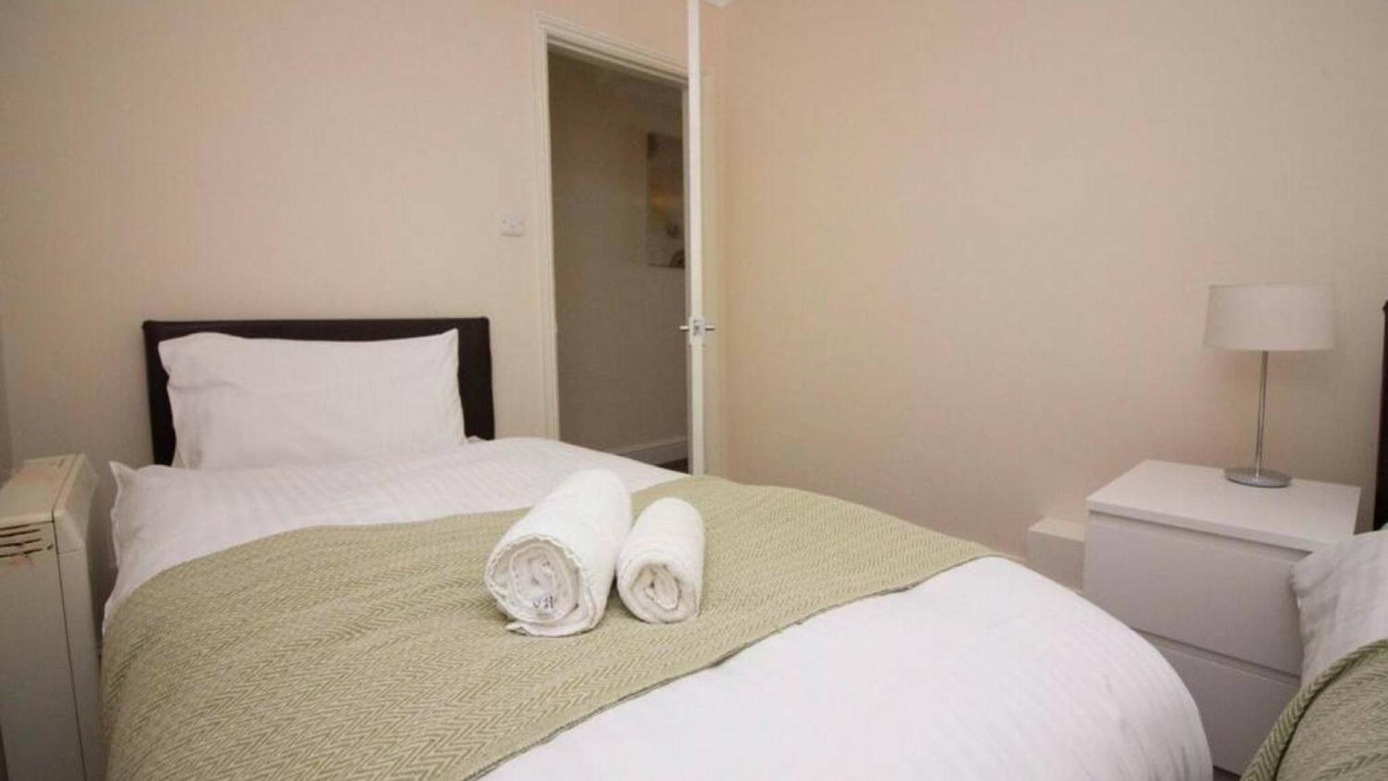 Stayzo Penthouse Accommodation 2- Premier Lodge 南安普敦 外观 照片