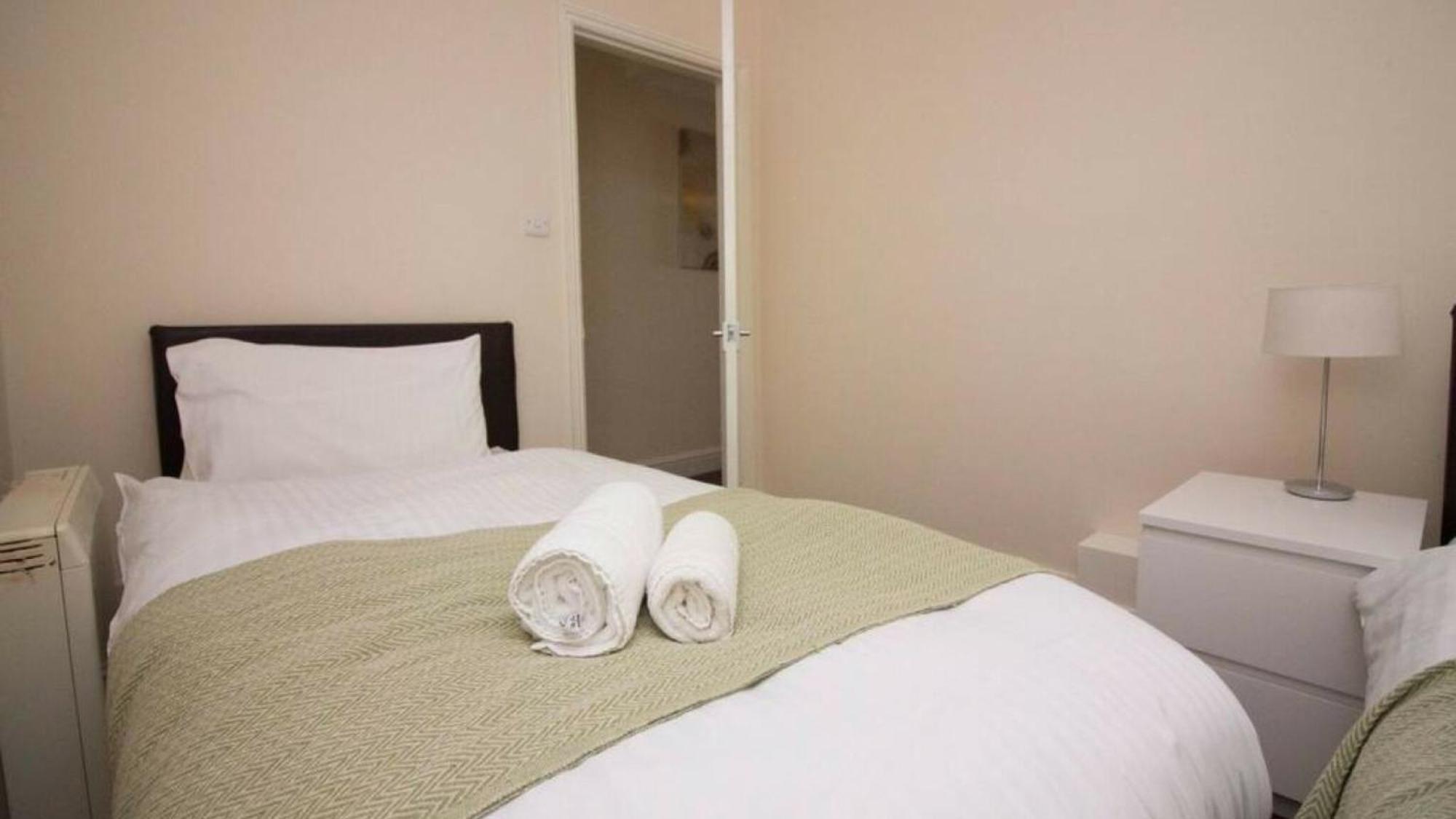 Stayzo Penthouse Accommodation 2- Premier Lodge 南安普敦 外观 照片
