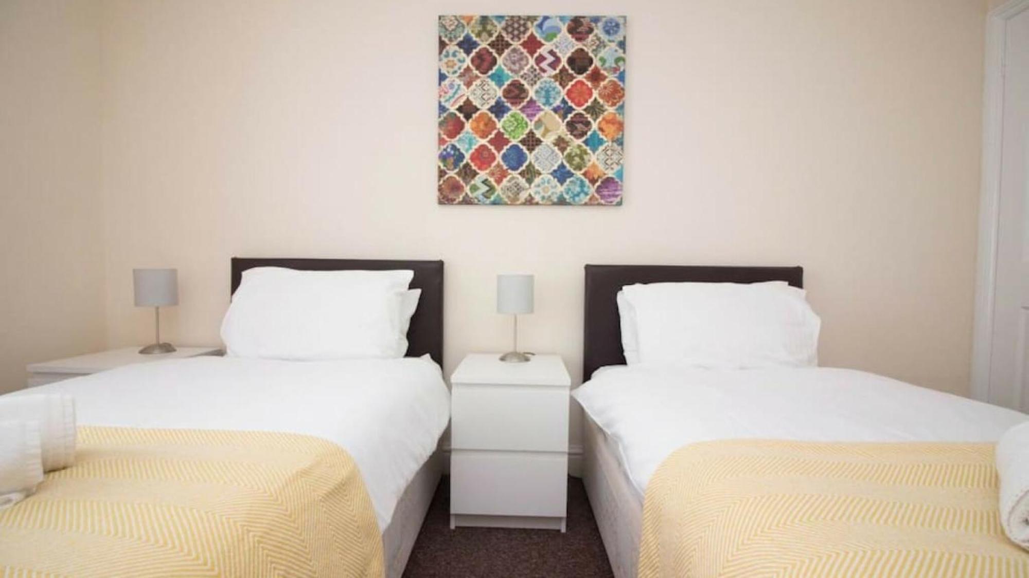 Stayzo Penthouse Accommodation 2- Premier Lodge 南安普敦 外观 照片